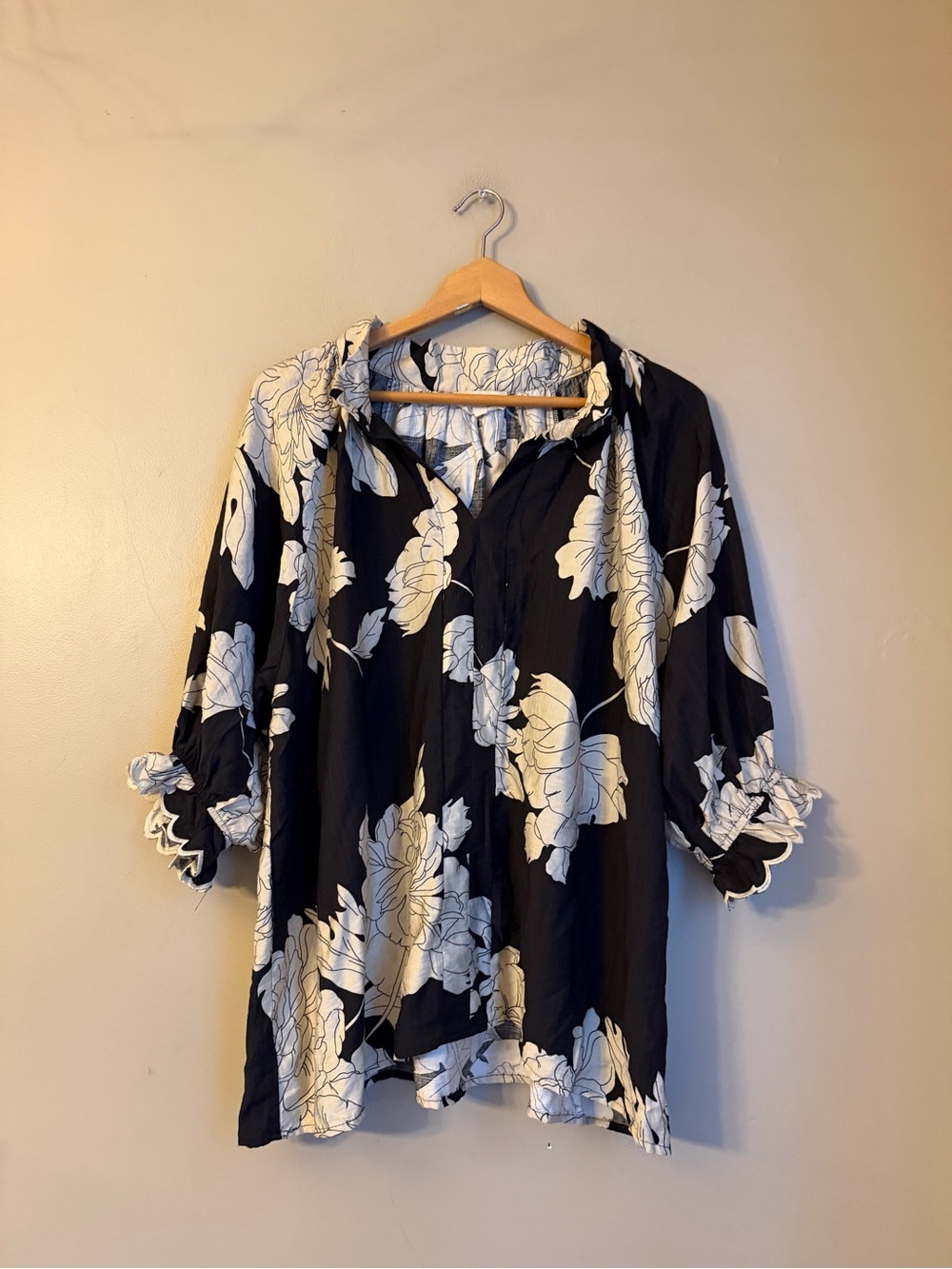 Umgee Boho 3/4 Sleeve Blouse Large White Black Floral Pattern Sz 2x V-Neck Tunic